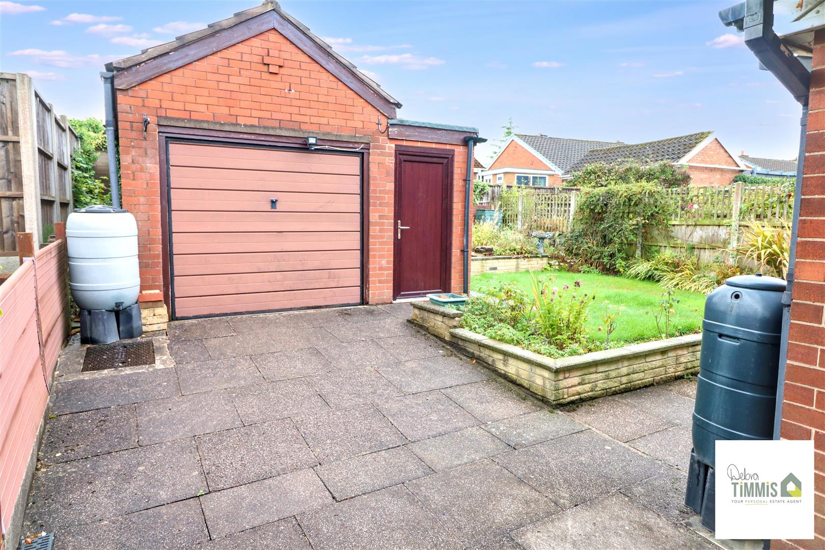 2 bed property in Wallis Way, Stoke-On-Trent